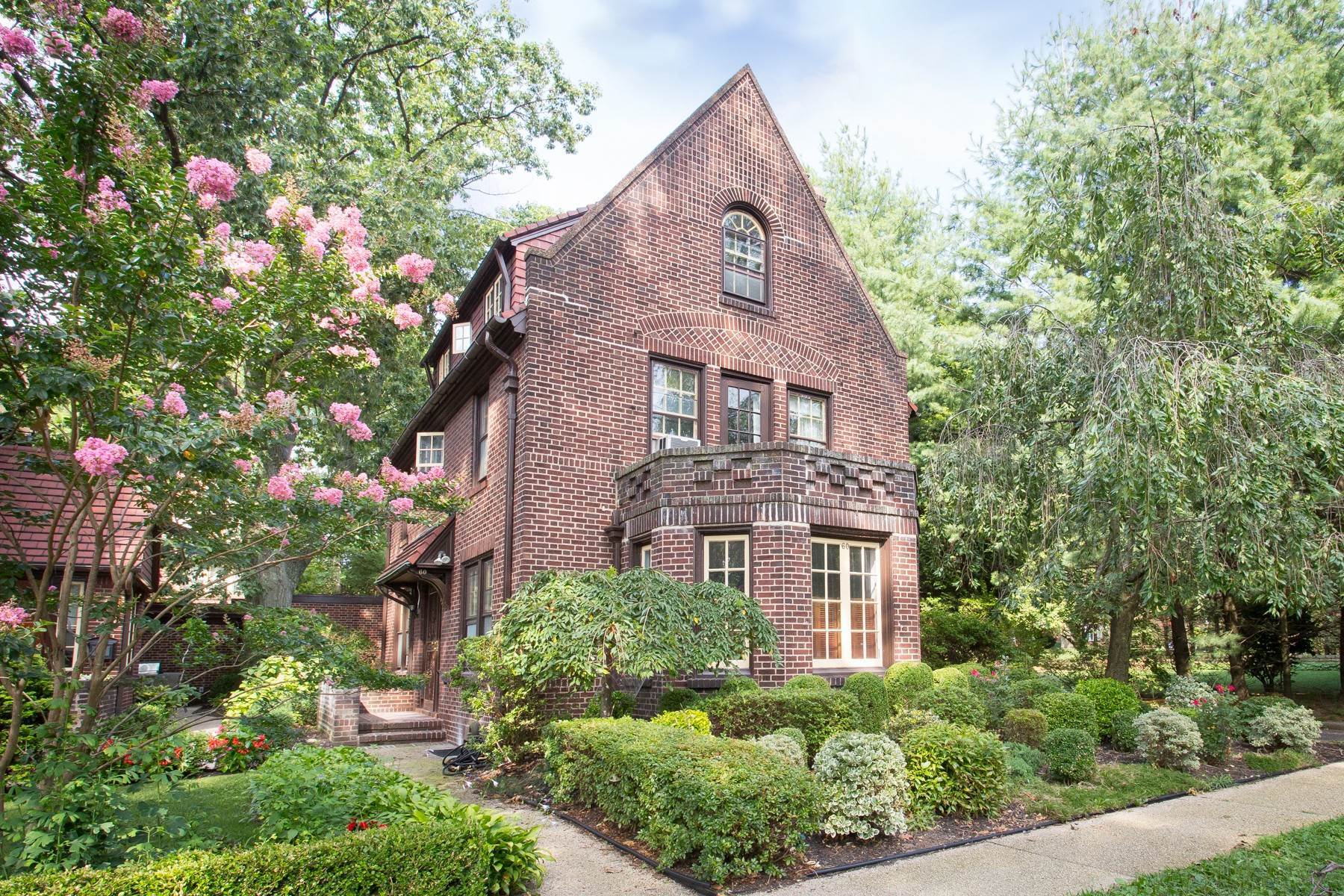 Single Family Homes por un Venta en 'FOREST HILLS GARDENS DREAM HOUSE' 60 Ingram Street, Forest Hills Gardens, Forest Hills, Nueva York 11375 Estados Unidos