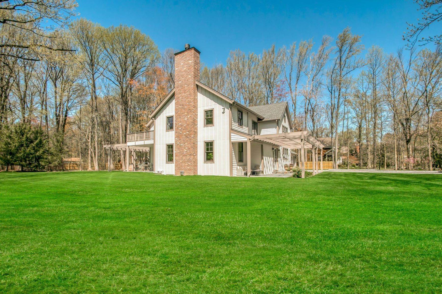 34. Single Family Homes for Sale at Modern Farmhouse 54 Highland Avenue Palisades, New York 10964 United States