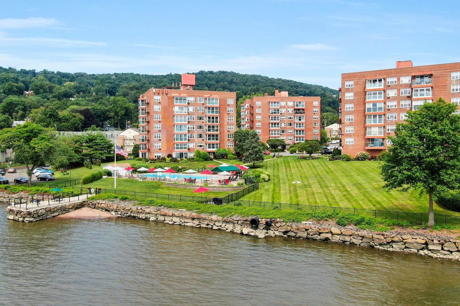 35. Co-op Properties for Sale at Resort Style Living 4 Salisbury Point, Unit LB South Nyack, New York 10960 United States
