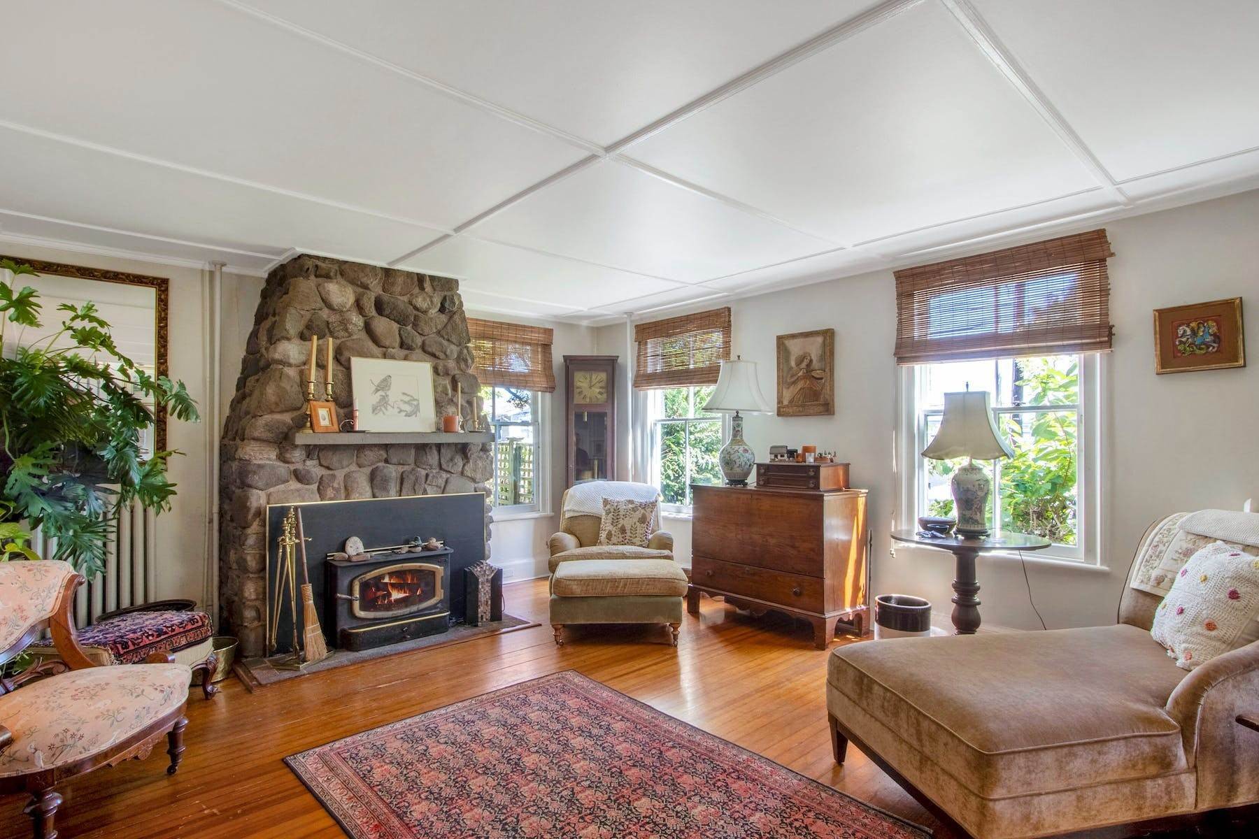 8. Single Family Homes for Sale at 19th Century Home with Hudson River Views 115 River Road Grandview, New York 10960 United States