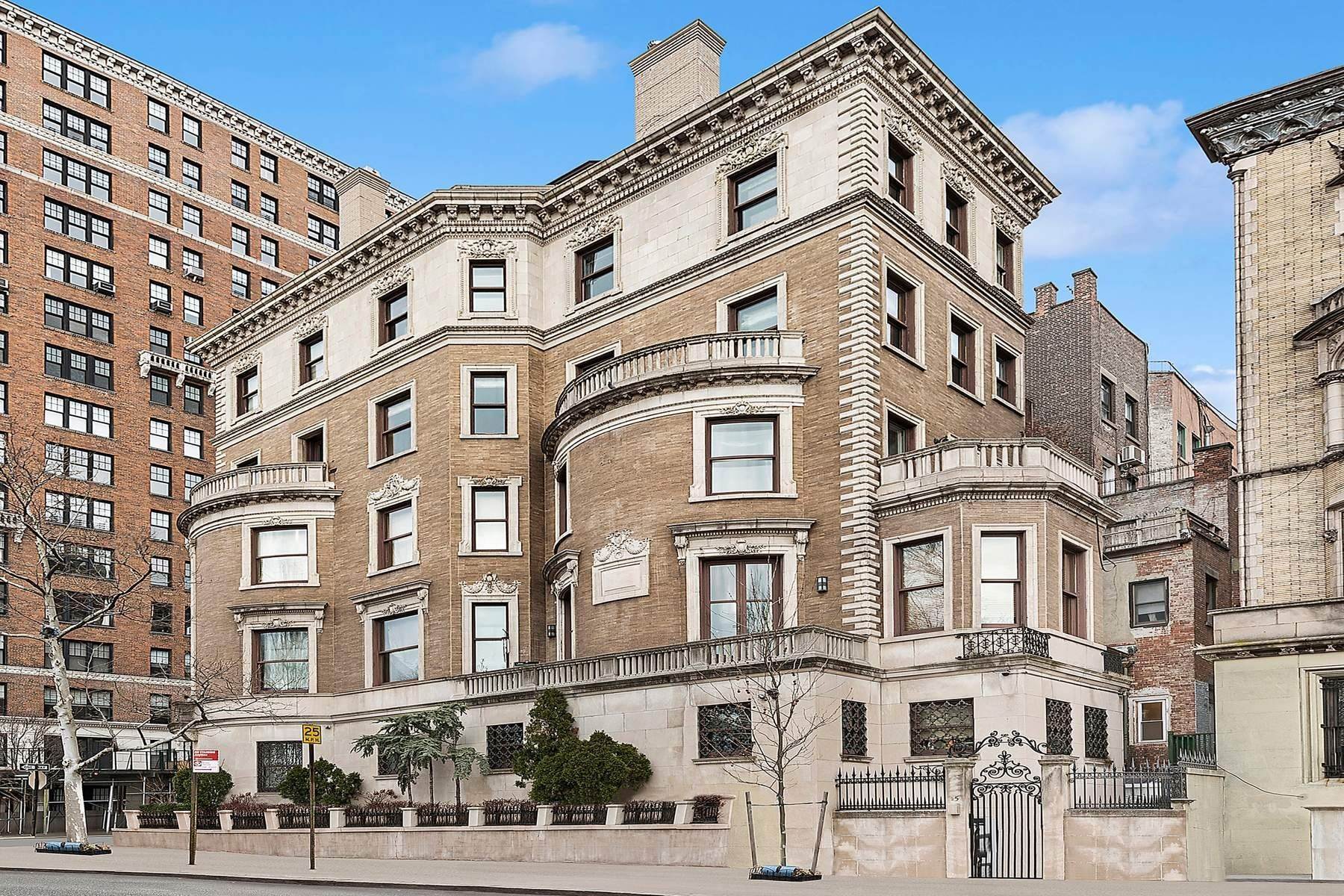 Townhouse at 25 Riverside Drive New York, New York 10023 United States