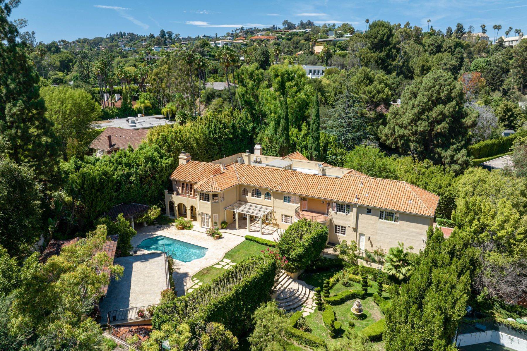 Single Family Homes for Sale at 1055 Shadow Hill Way Beverly Hills, California 90210 United States