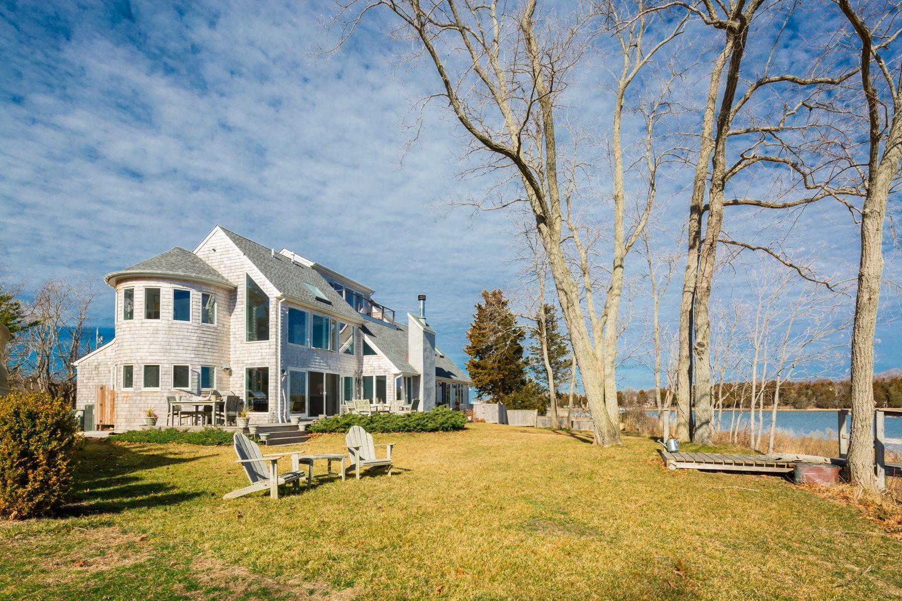 Single Family Homes الساعة Lovely Water Front Home in Bay Point 86 Harbor Drive Sag Harbor, New York 11963 United States